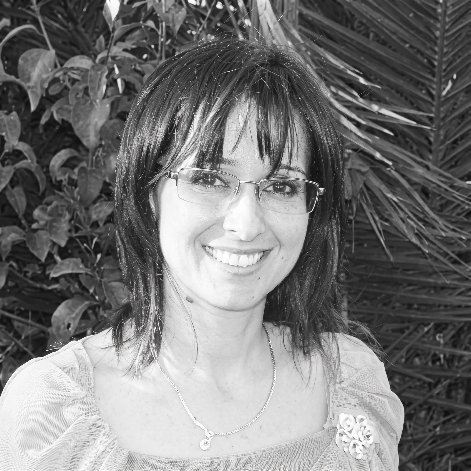 Ritratto in bianco e nero di Paola, Dipartimento Design di Michelessi, lavorazione del marmo su misura
