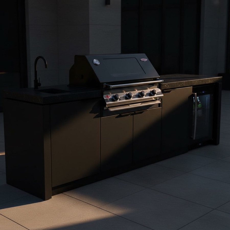 Cucina da esterno Cabinex serie Classica nera con barbecue BeefEater a 4 fuochi, lavello e vetrina frigorifera