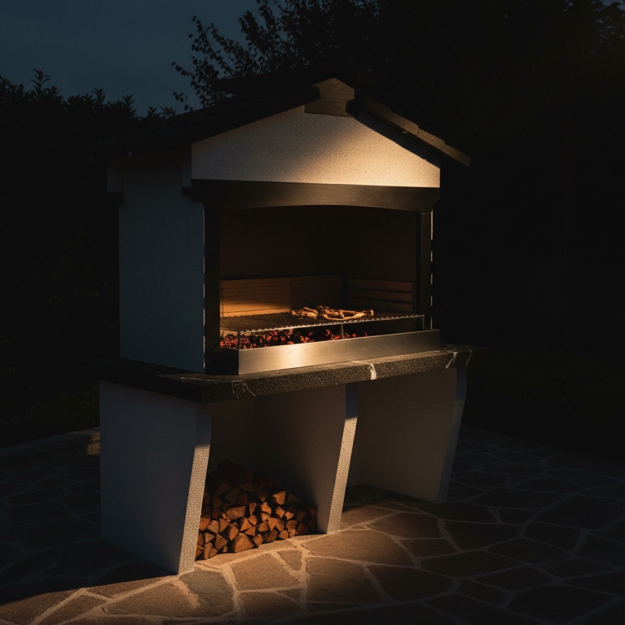 Barbecue a legna da esterno in stile moderno con copertura a tegole nere e vano portalegna curvo