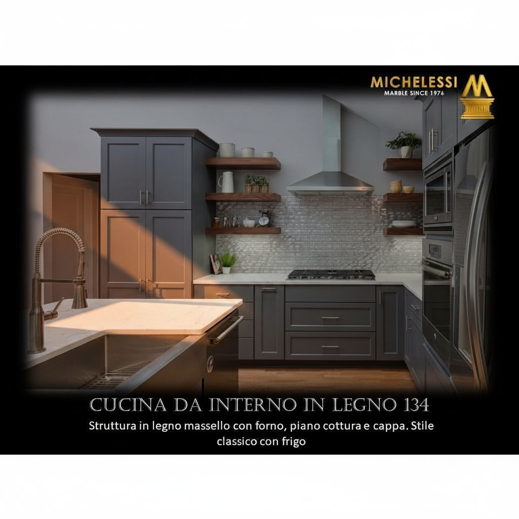 Cucina classica in legno massello grigio con forno, piano cottura, cappa e mensole in legno