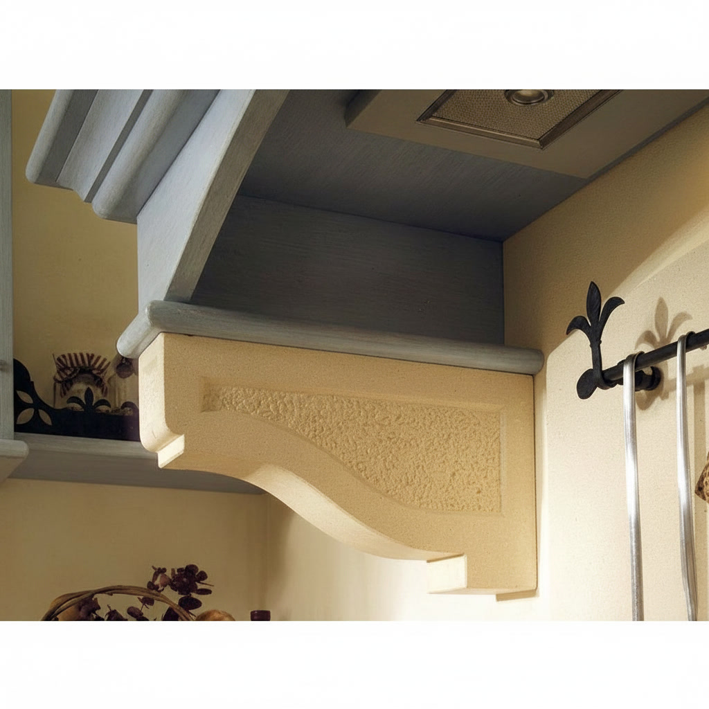 Supporto cappa in marmo con finitura martellata in cucina classica con legno blu anticato