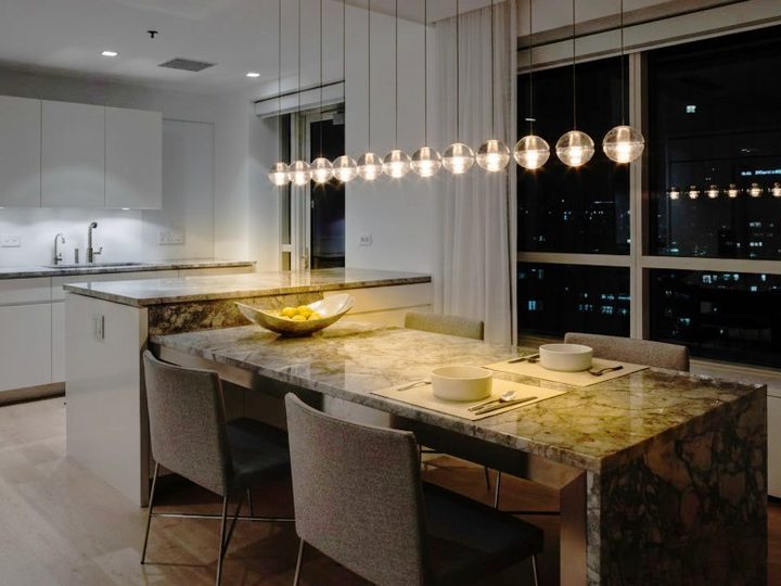 Modern white lacquered kitchen with Grigio Aitos marble peninsula and table on steel frame