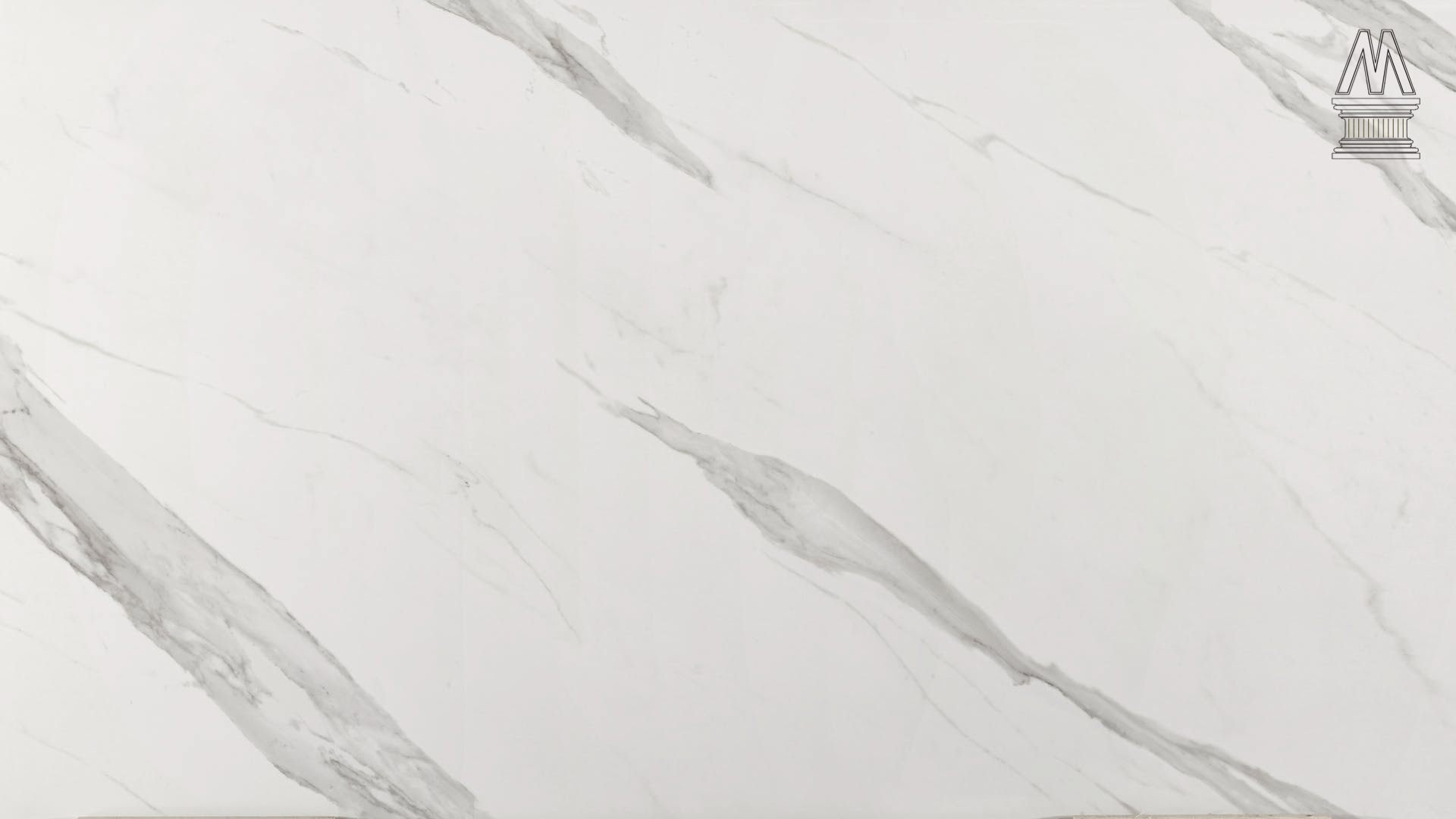 Lastra Dekton Olimpo, superficie ultracompatta bianca con morbide venature grigie effetto marmo statuario