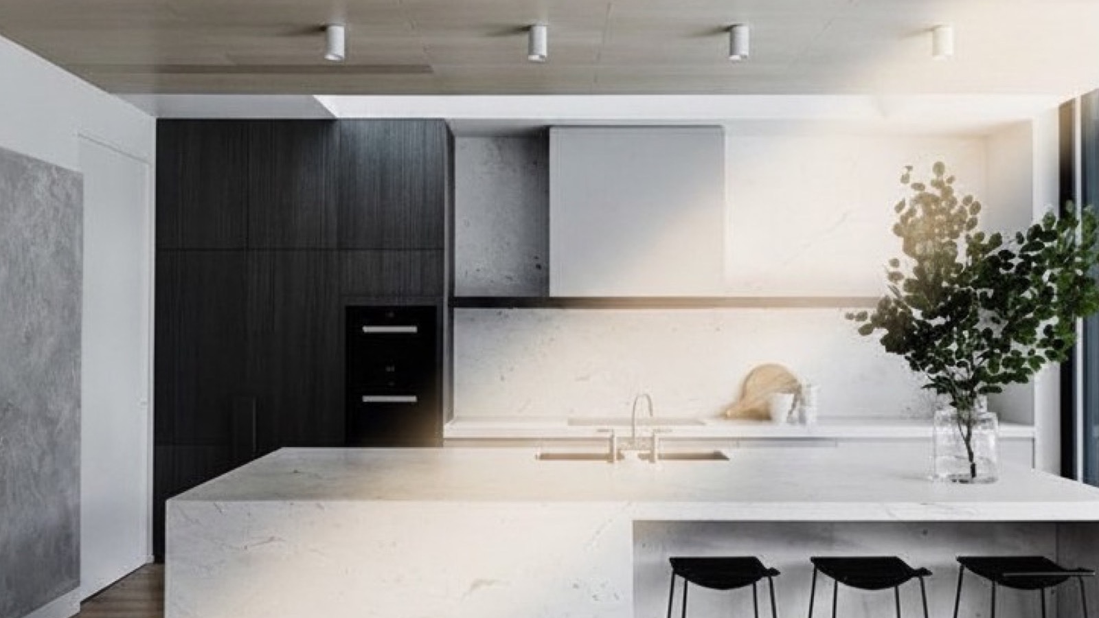Cucina in marmo di Carrara con grande isola, sezione fast lunch e pensili in legno scuro