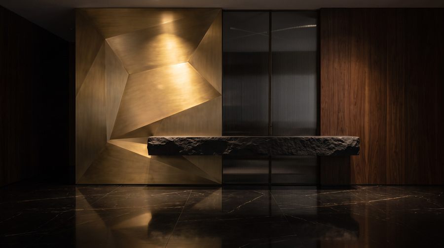 Design vision: faceted satin brass wall with fluted glass and walnut, preview of the Not only marble collection