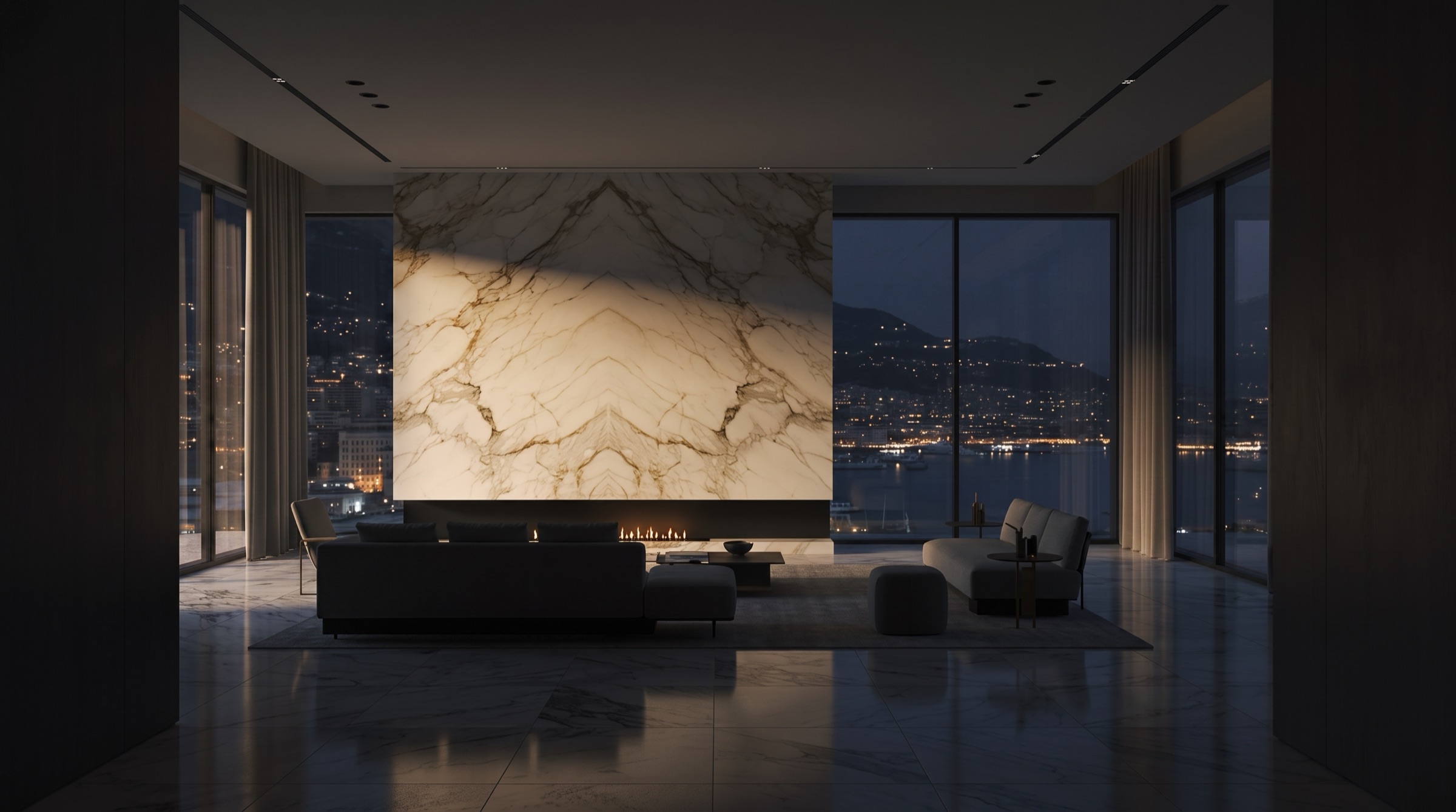 Il grande salone della visione di Montecarlo: pareti in Calacatta Oro a macchia aperta accese da un fascio di luce radente, il pavimento riflette i lumi del porto