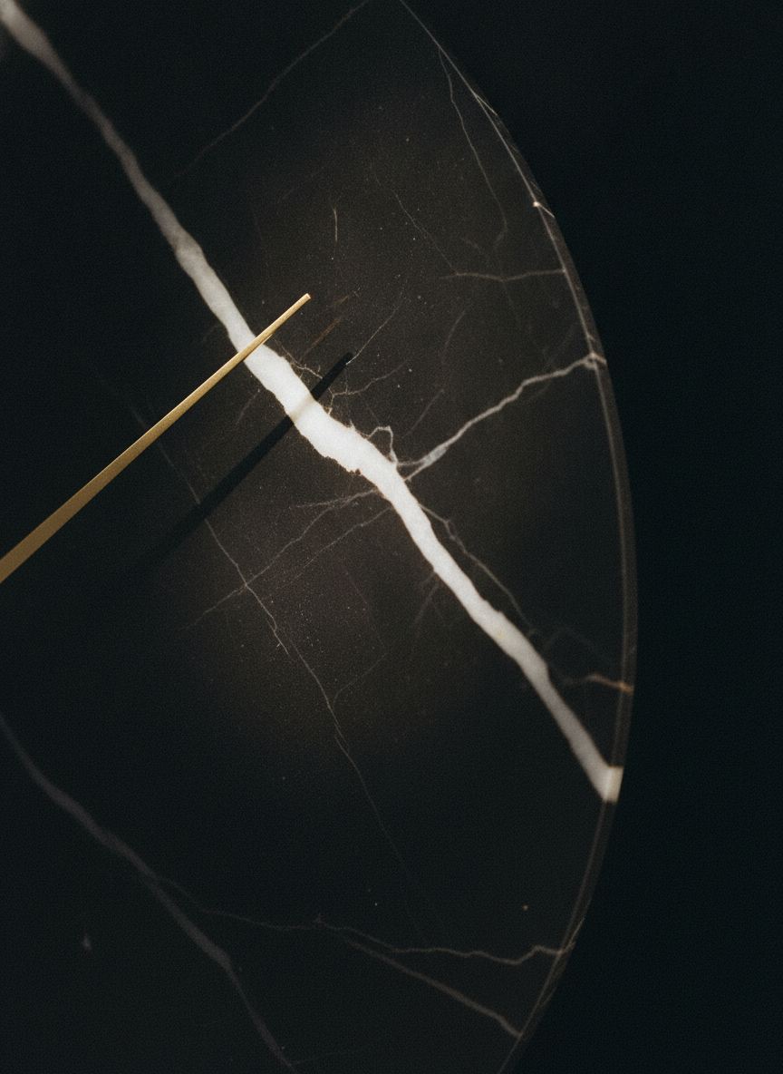Orologio da parete Notte Piena in marmo Nero Marquina, dettaglio