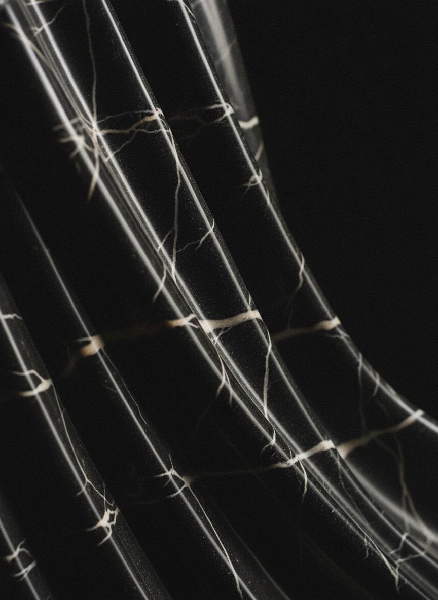 Scultura Danzatrice Notturna in marmo Nero Marquina, dettaglio